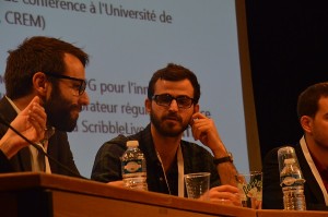 Robin Minchom (à droite) lors de la table ronde des Assises du journalisme