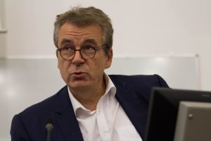 Éric Scherer, directeur de l'innovation et de la prospective de France Télévisions, a donné la conférence d'ouverture du lancement du réseau Arppej.